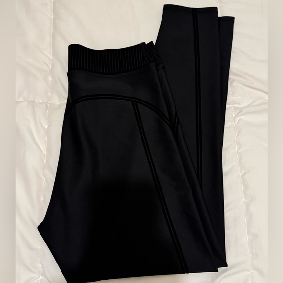 Alo Yoga Black High-Waist Leggings, M, Great Condition! - Picture 6 of 11